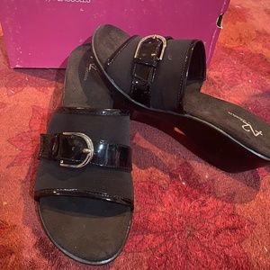 Black Comfort Aerosoles  Clogs/Heels